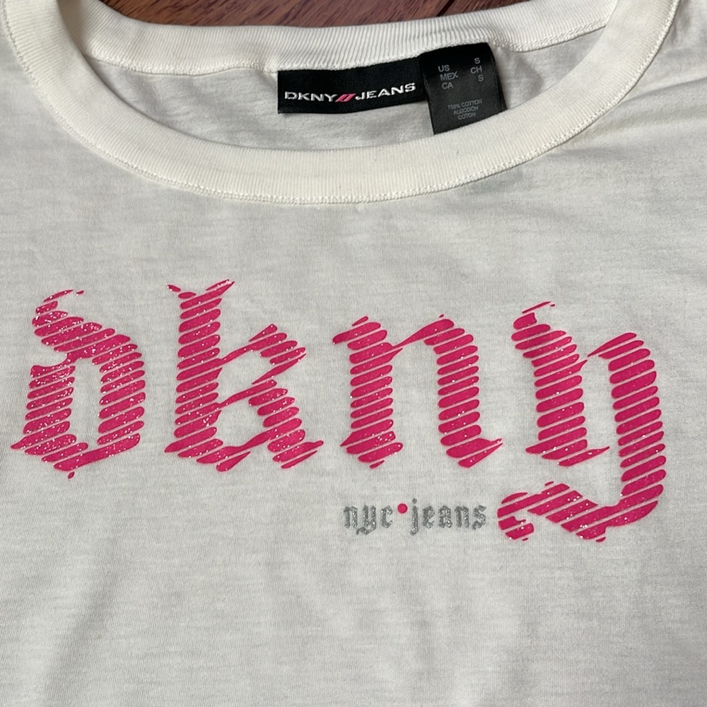 NWOT DKNY Jeans Glitter Logo Baby Tee - Picture 2 of 3